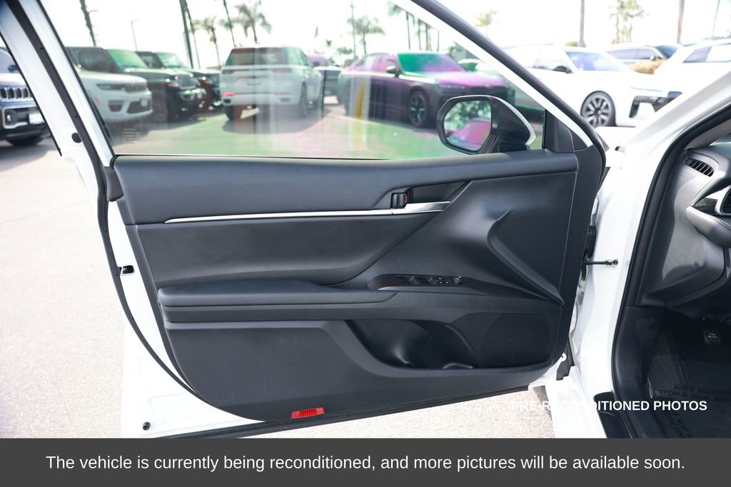Used 2024 Toyota Camry SE image 16