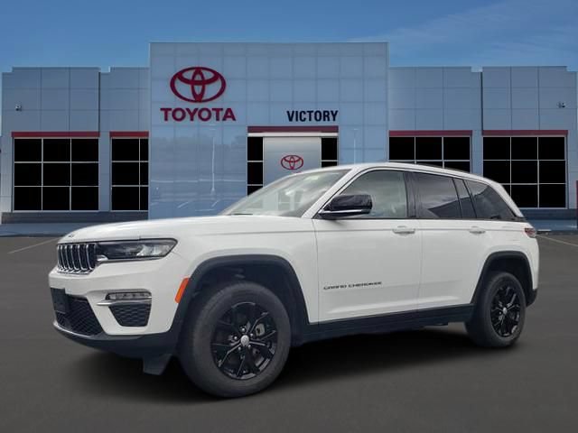Used 2023 Jeep Grand Cherokee Limited AWD/4WD image 1