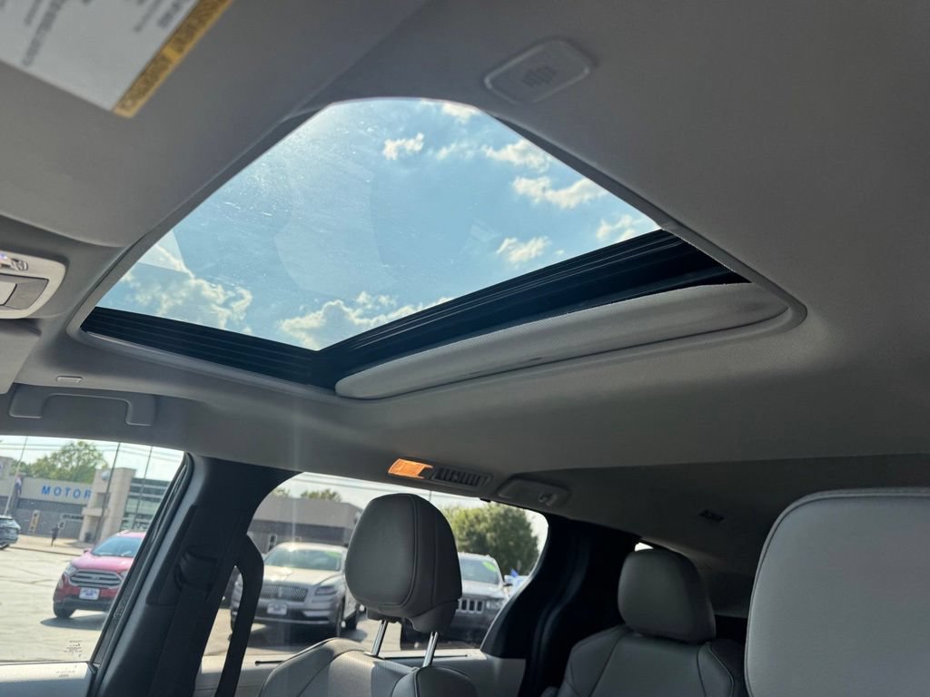 Used 2026 Toyota Sienna XLE FWD image 7