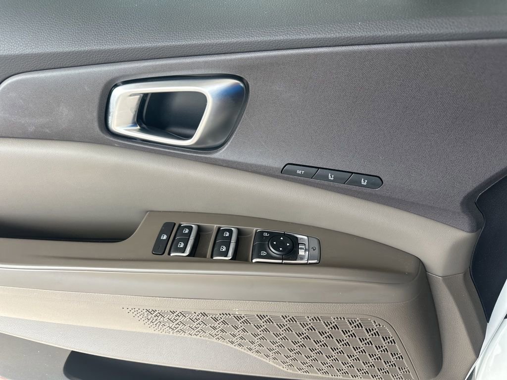 Certified 2025 Kia Carnival EX image 7