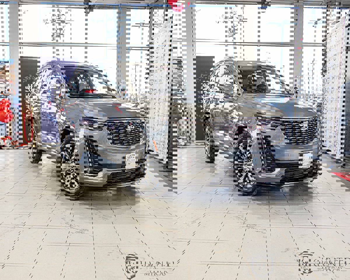 Used 2022 Cadillac XT6 Premium Luxury image 3