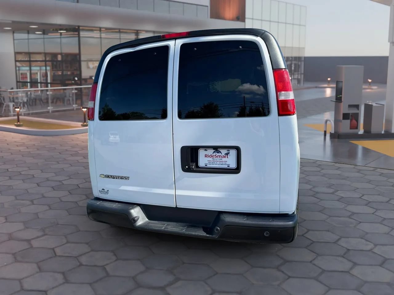 Used 2019 Chevrolet Express 2500 w/ Driver Convenience Package RWD image 10
