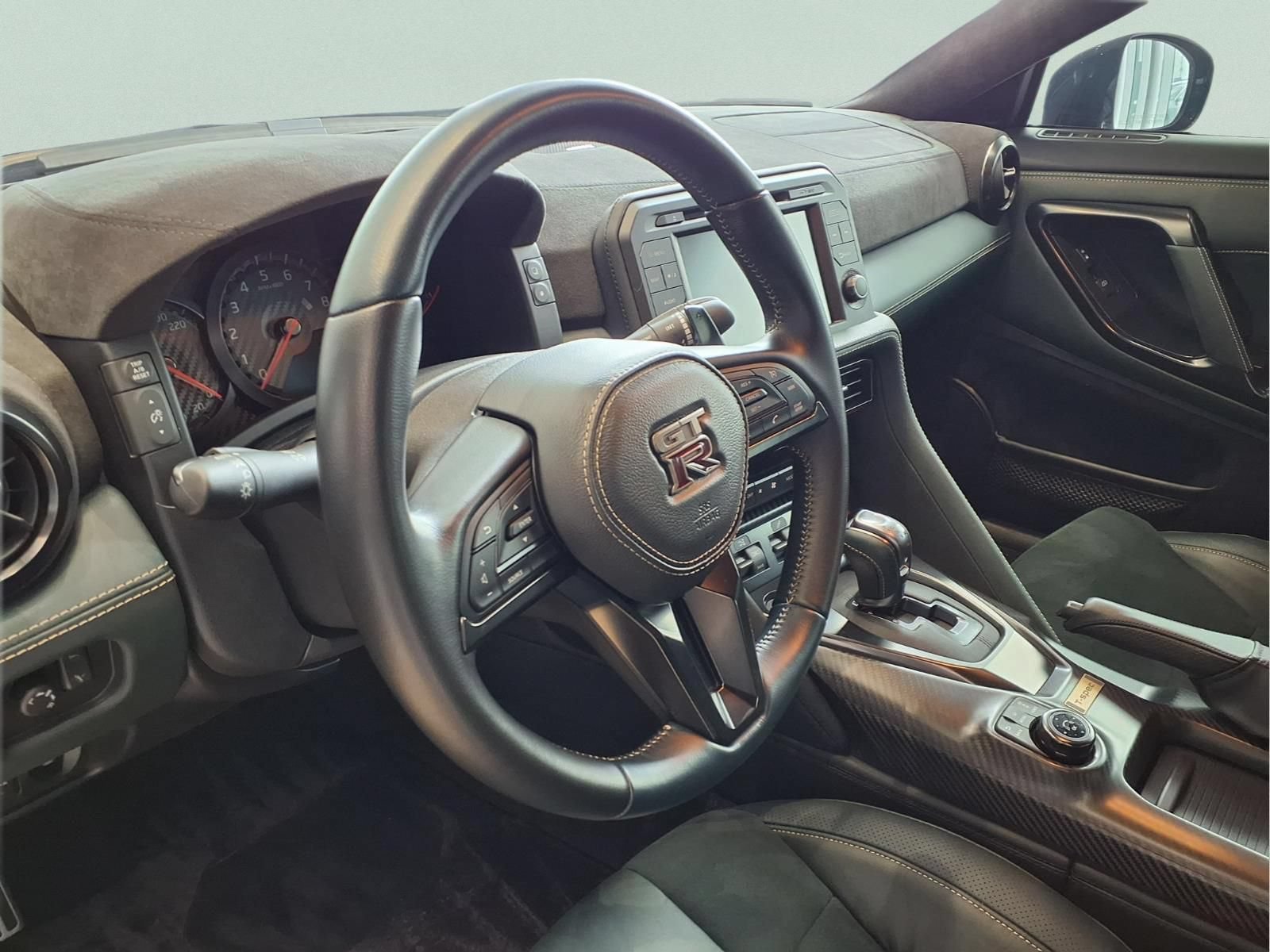 Used 2024 Nissan GT-R w/ Floor Mat Package AWD/4WD image 17