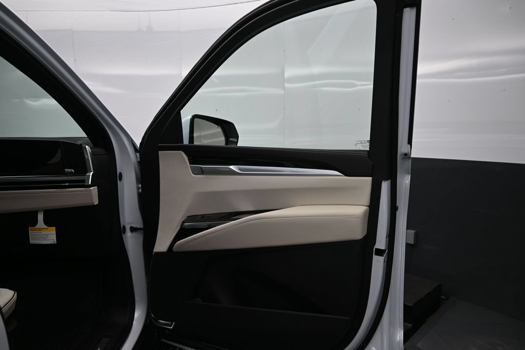 New 2026 Cadillac Escalade Sport w/ LPO, ONYX Package AWD/4WD image 18