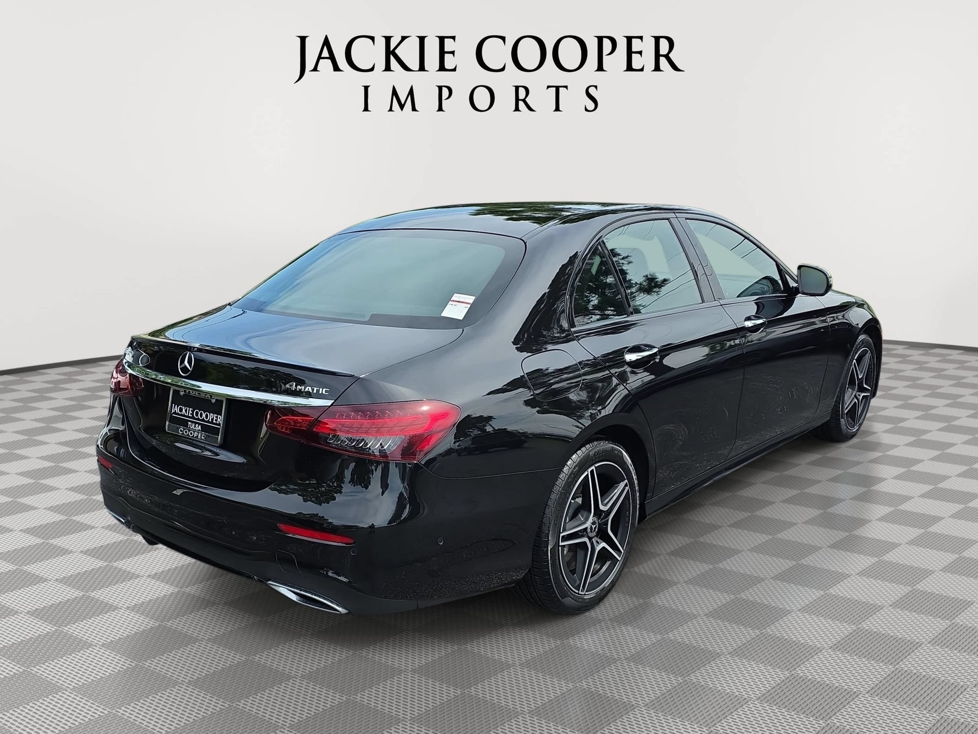 Used 2023 Mercedes-Benz E 450 4MATIC Sedan image 5