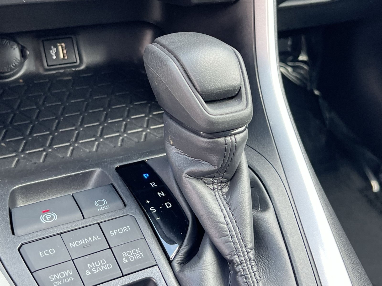 Used 2025 Toyota RAV4 LE AWD/4WD image 22