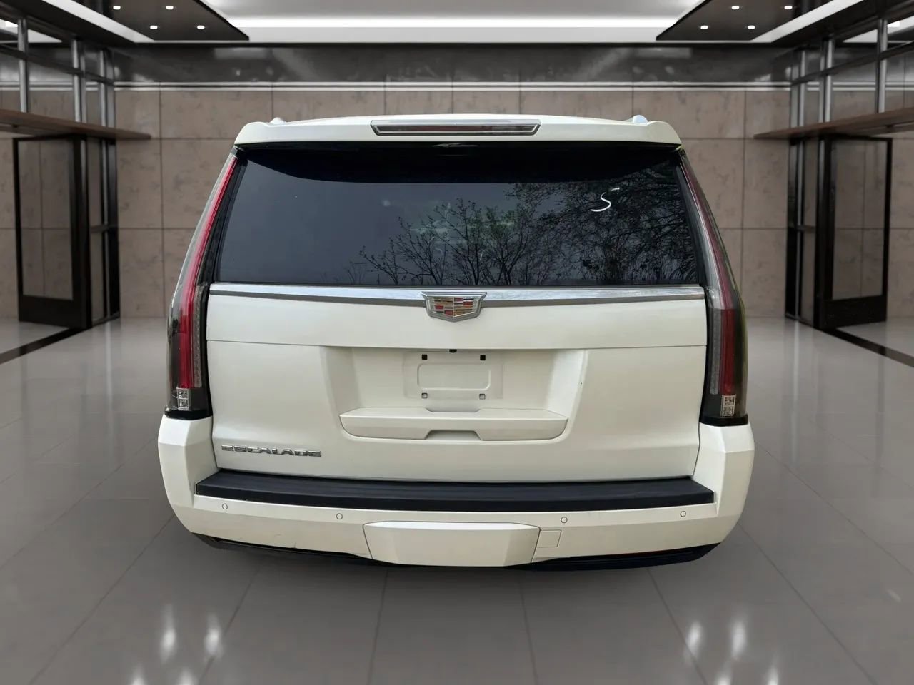 Used 2015 Cadillac Escalade Luxury image 8