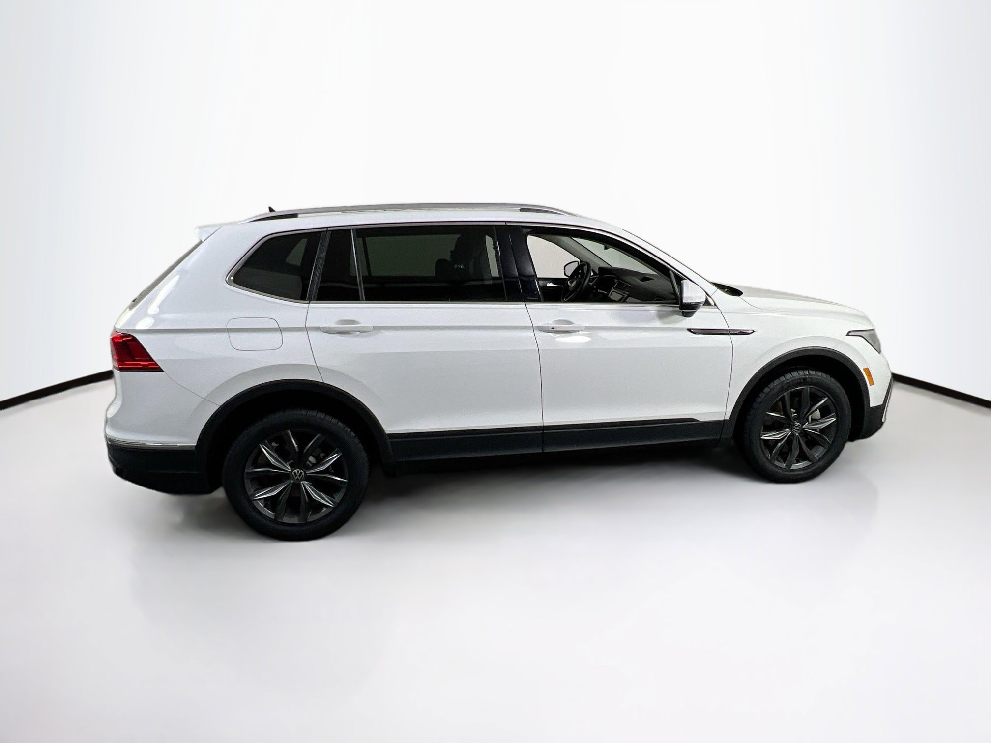 Used 2022 Volkswagen Tiguan SE AWD/4WD image 4
