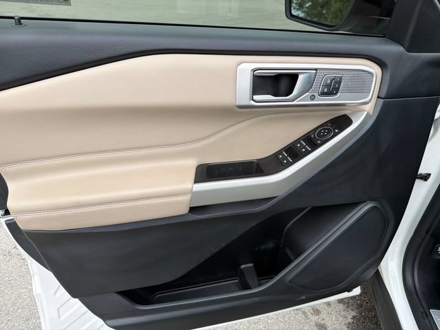Used 2022 Ford Explorer Limited w/ Equipment Group 301A AWD/4WD image 17