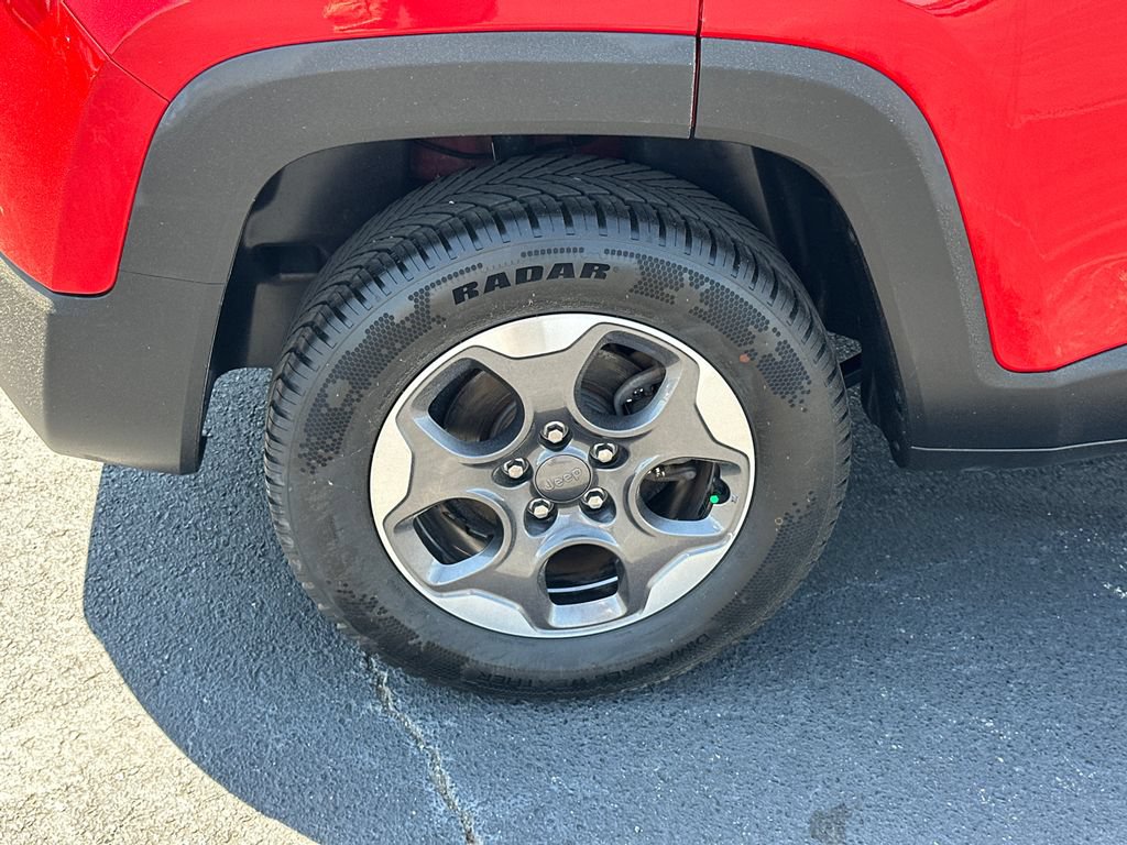 Used 2018 Jeep Renegade Latitude AWD/4WD image 17