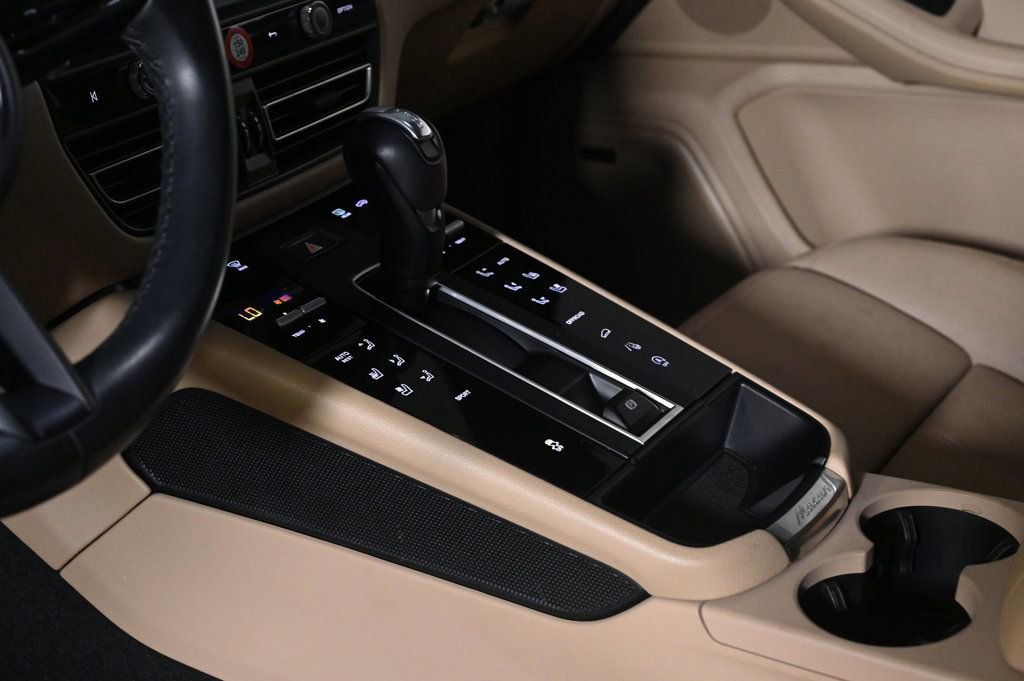 Certified 2024 Porsche Macan image 23
