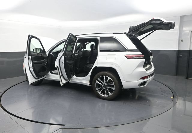 Used 2023 Jeep Grand Cherokee Overland AWD/4WD image 35