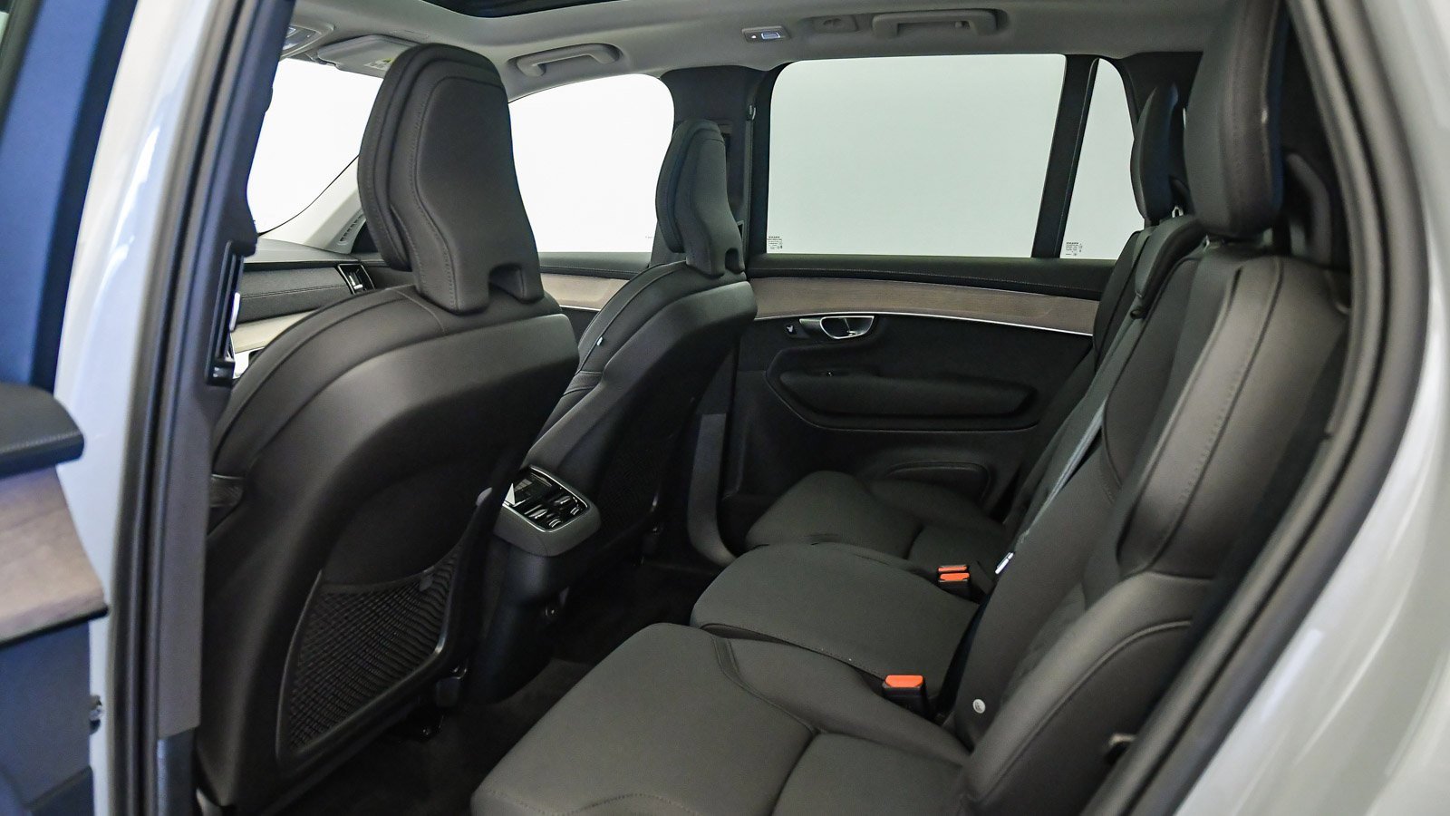 Certified 2025 Volvo XC90 B6 Core w/ Protection Package Premier image 23