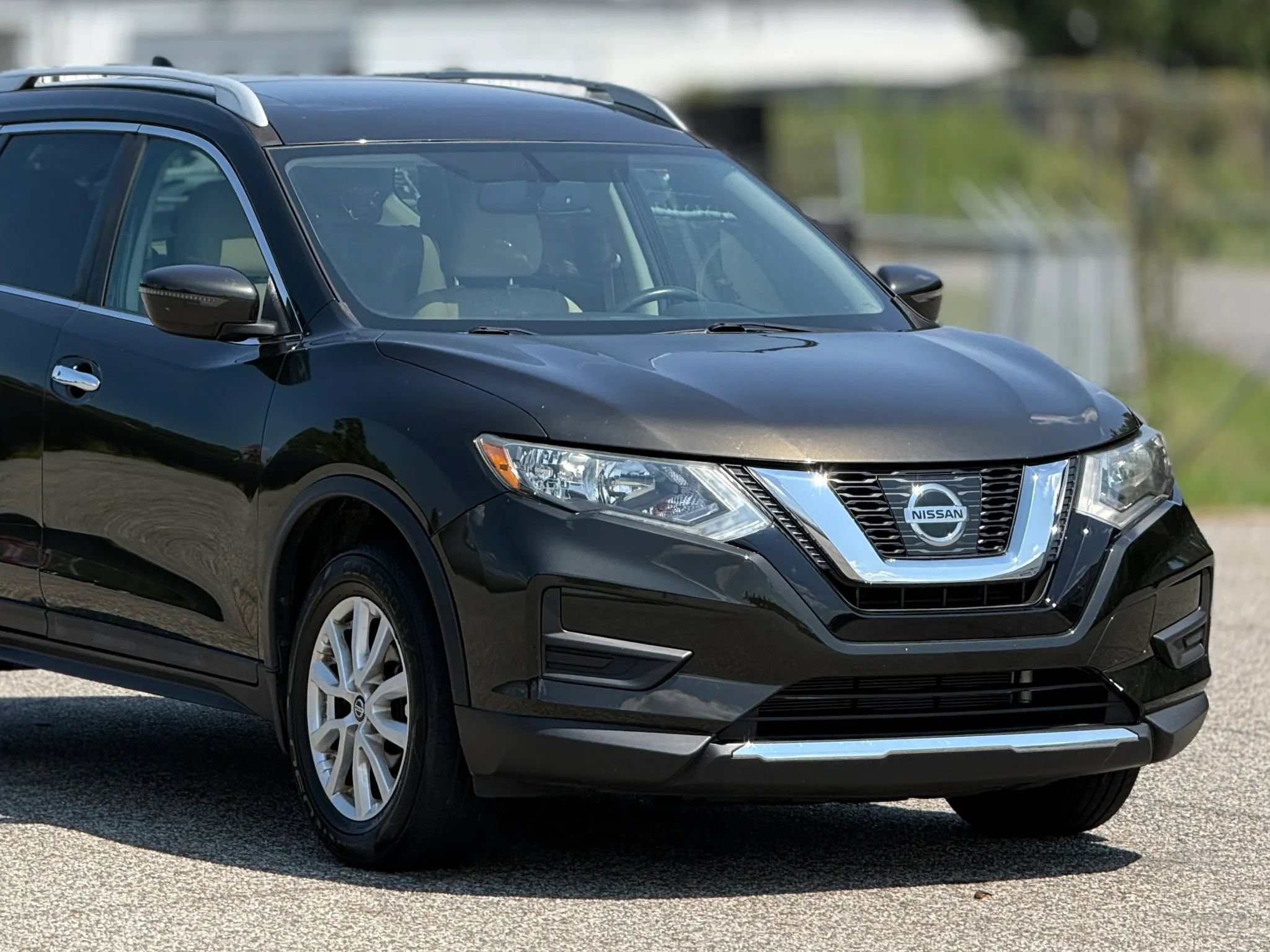 Used 2017 Nissan Rogue SV w/ Sun & Sound Touring Package AWD/4WD image 15