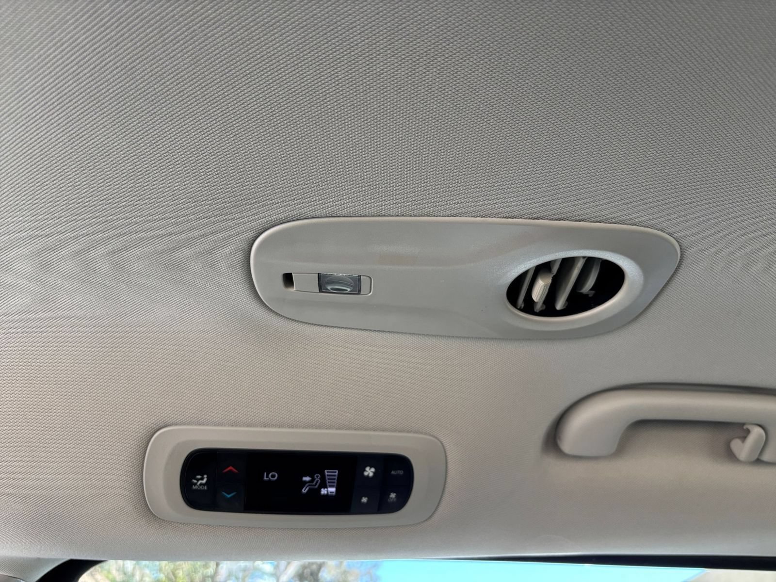 Used 2023 Chrysler Pacifica Touring-L FWD image 24