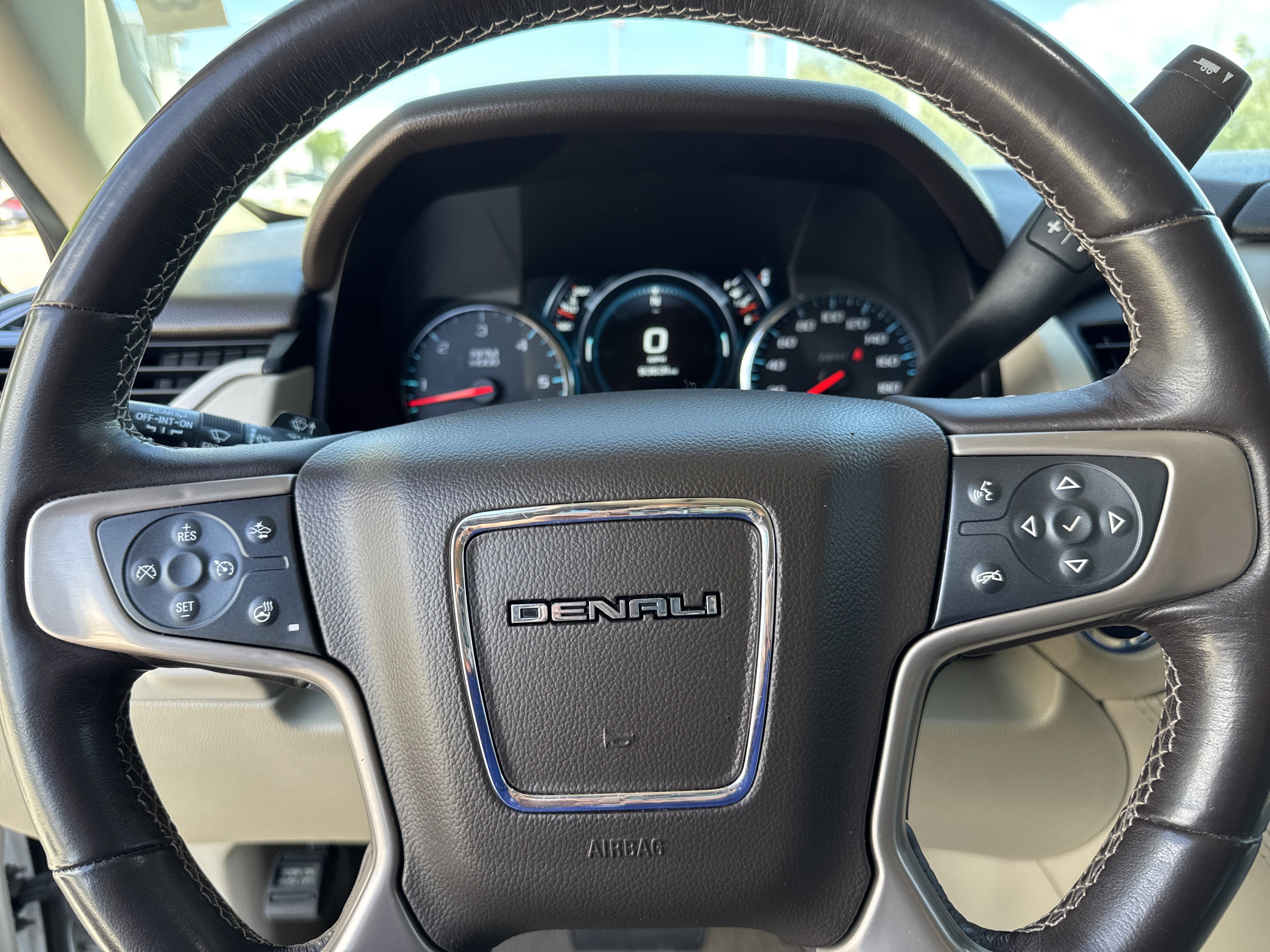 Used 2019 GMC Yukon Denali w/ Denali Ultimate Package AWD/4WD image 47
