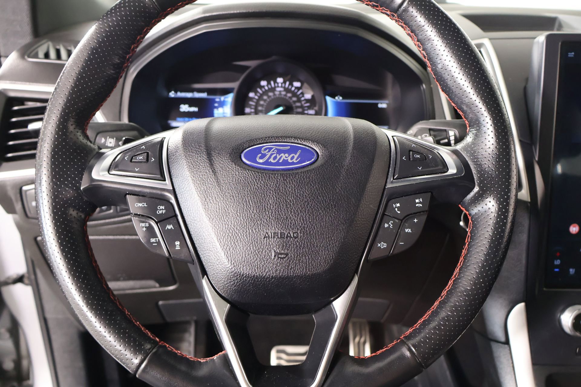 Used 2022 Ford Edge ST-Line w/ Class II Trailer Tow Package AWD/4WD image 3