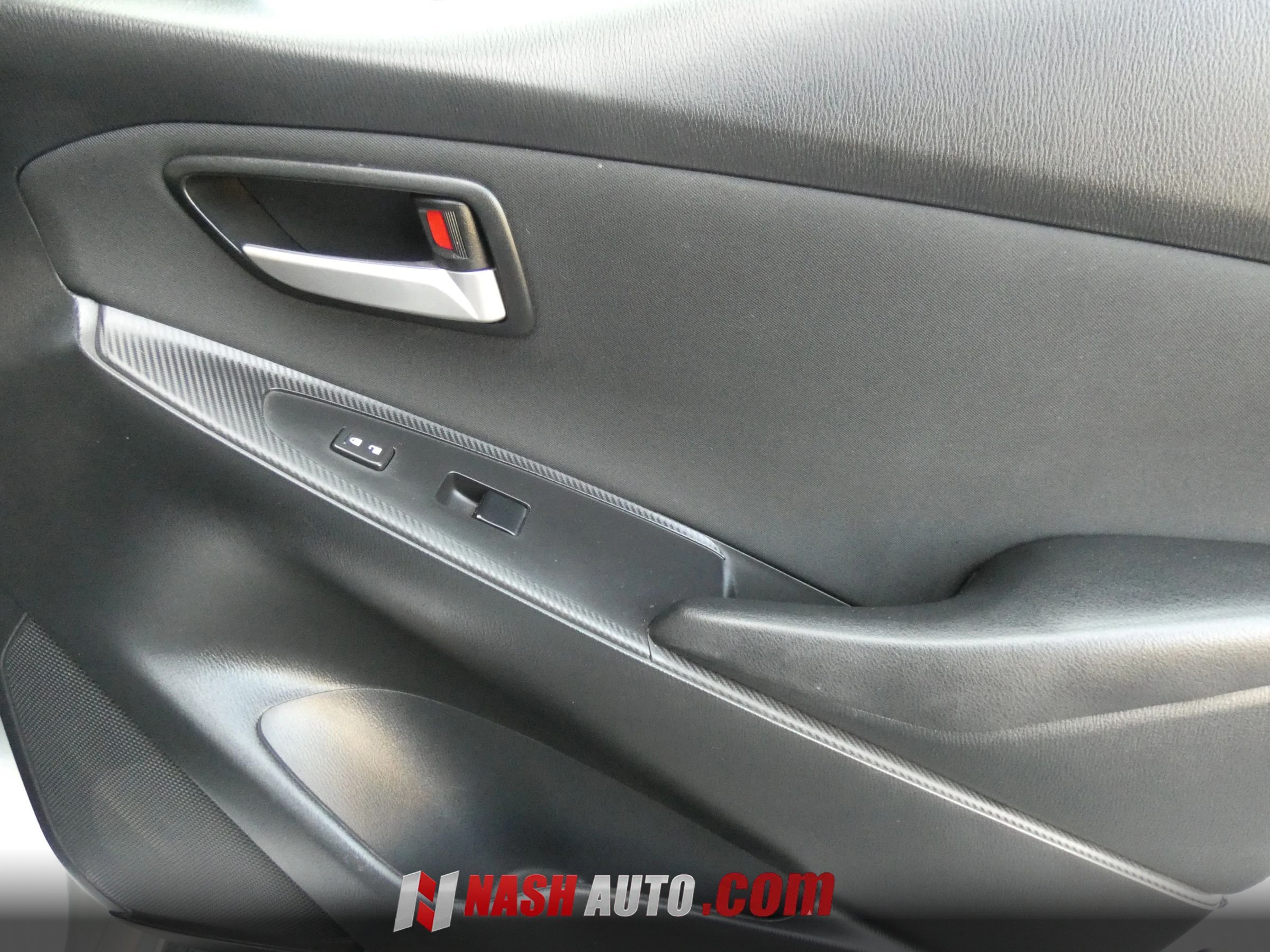 Used 2019 Toyota Yaris LE FWD image 31