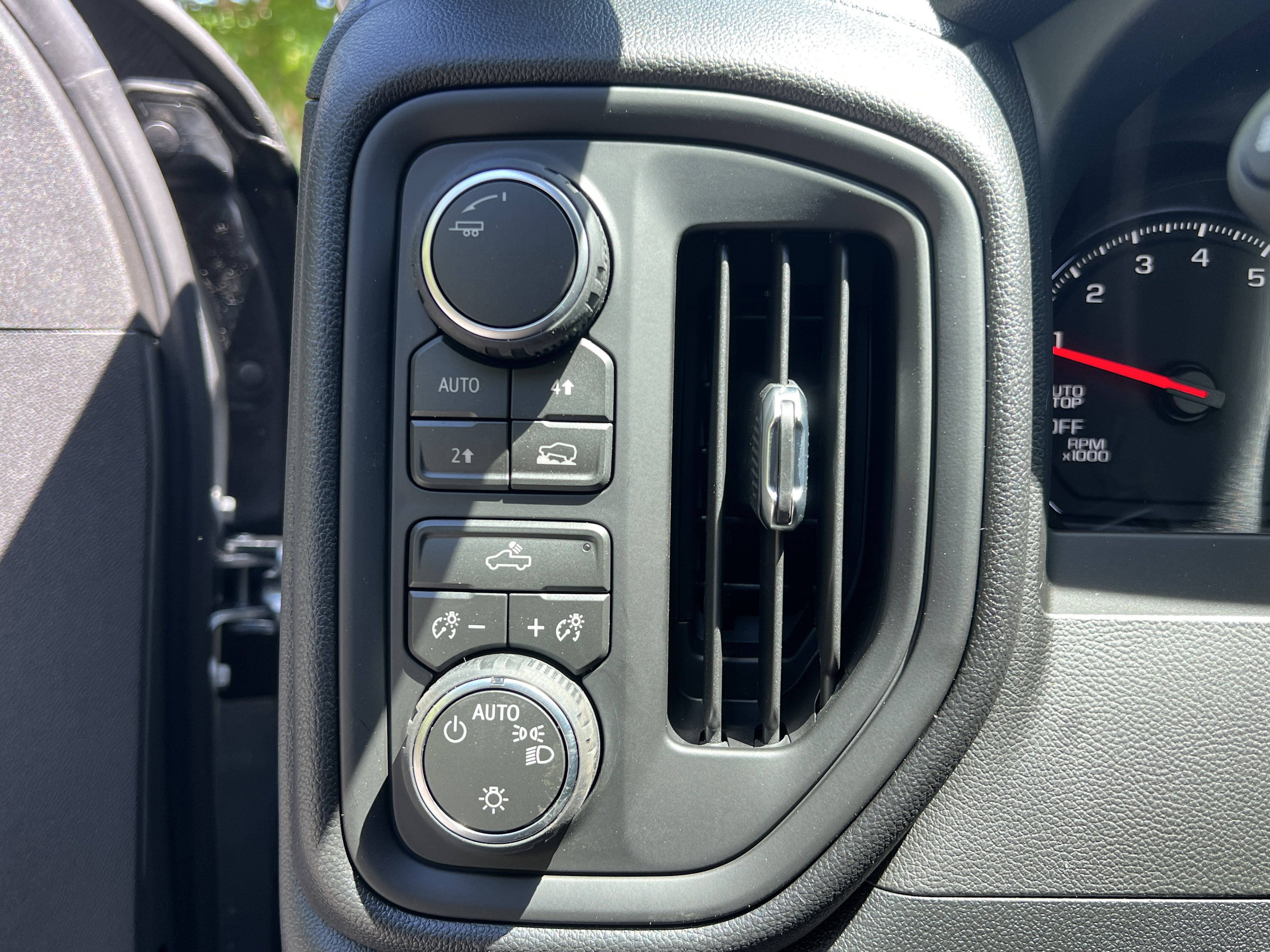 New 2026 Chevrolet Silverado 1500 Custom AWD/4WD image 18