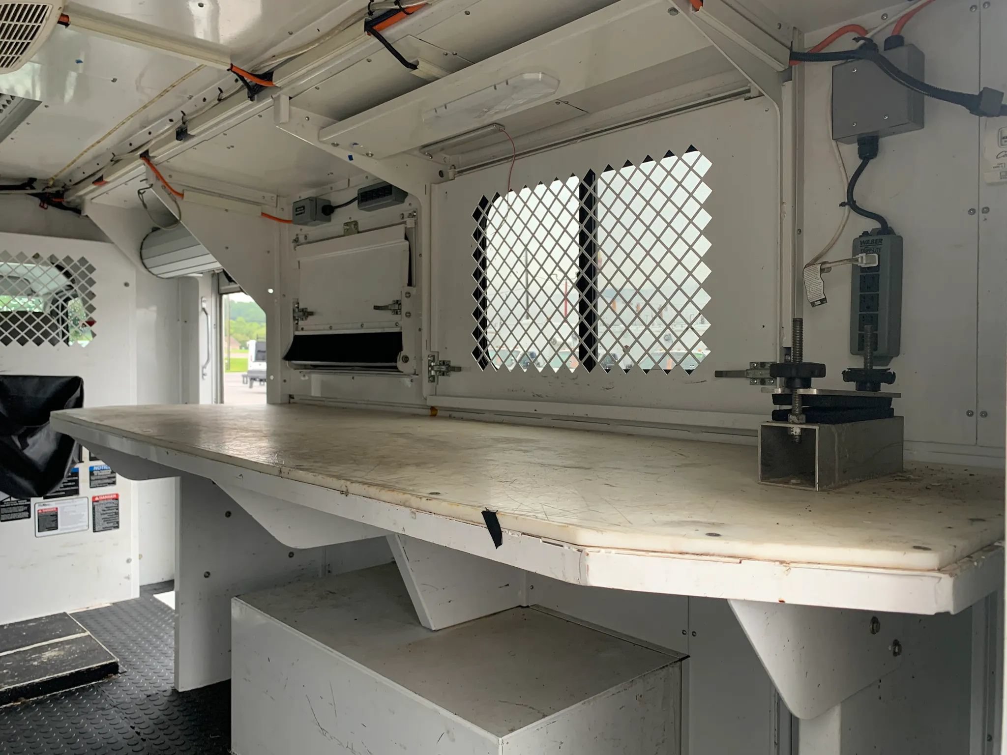 Used 2019 Ford E-350 and Econoline 350 Super Duty RWD image 25