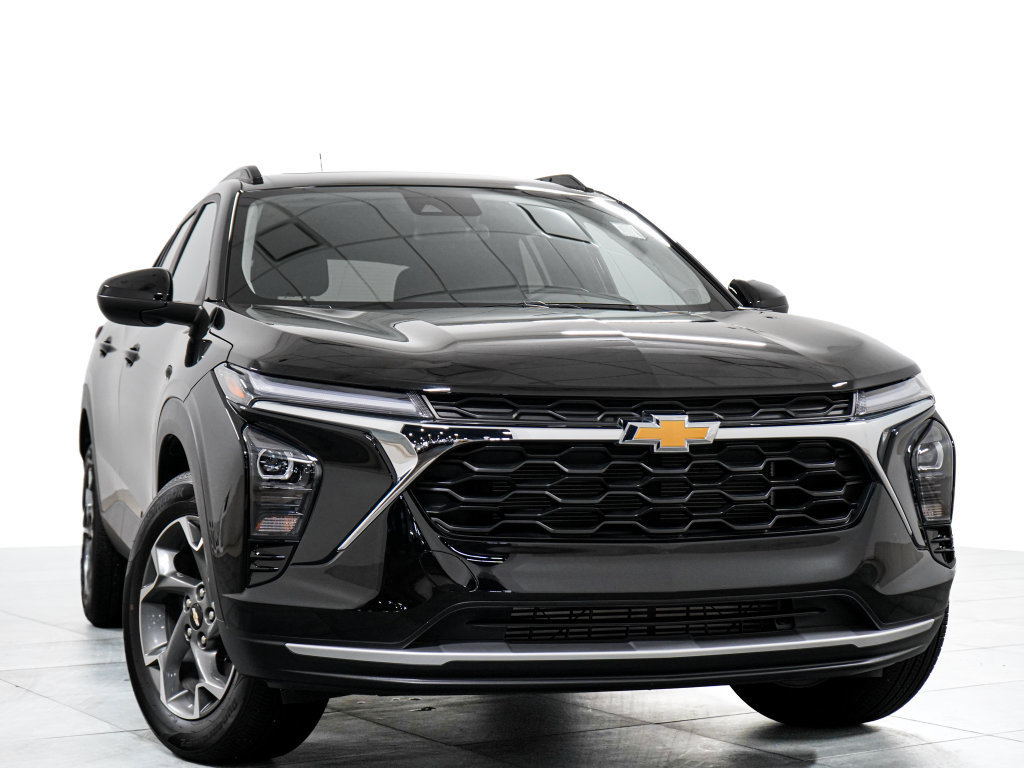 Used 2024 Chevrolet Trax LT w/ Sunroof Package FWD image 3