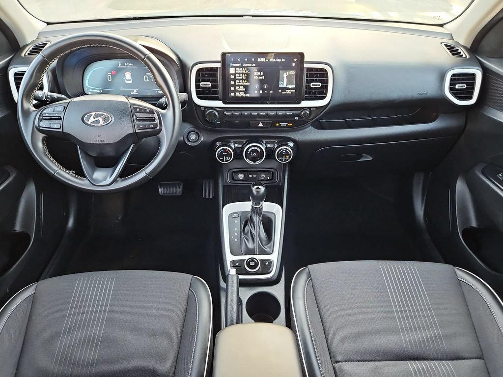 Used 2025 Hyundai Venue Limited FWD image 26