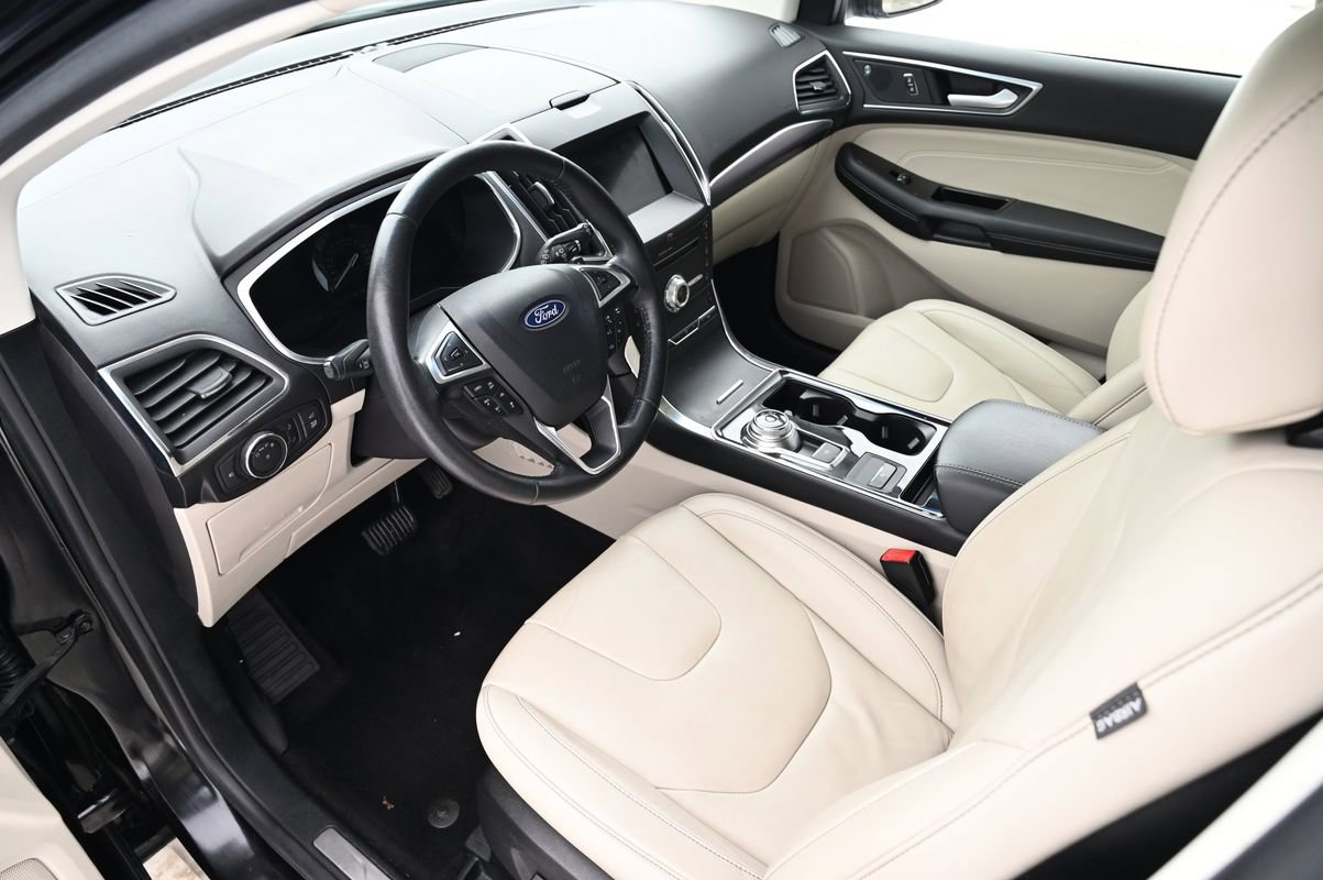 Used 2019 Ford Edge Titanium w/ Cold Weather Package image 18