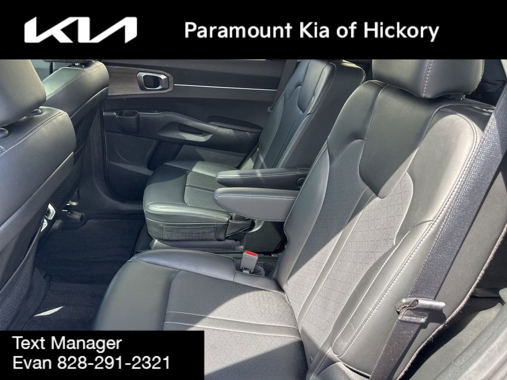 Used 2023 Kia Sorento EX w/ Panoramic Sunroof Package image 17