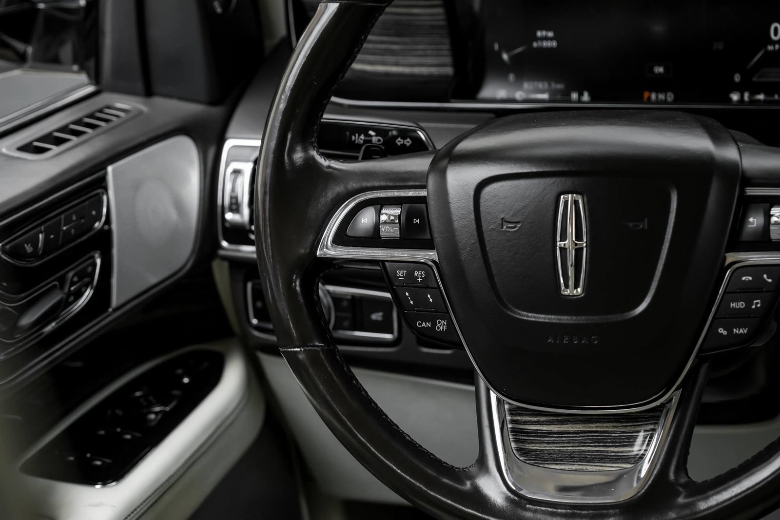 Used 2020 Lincoln Navigator Black Label w/ Cargo Convenience Package AWD/4WD image 21