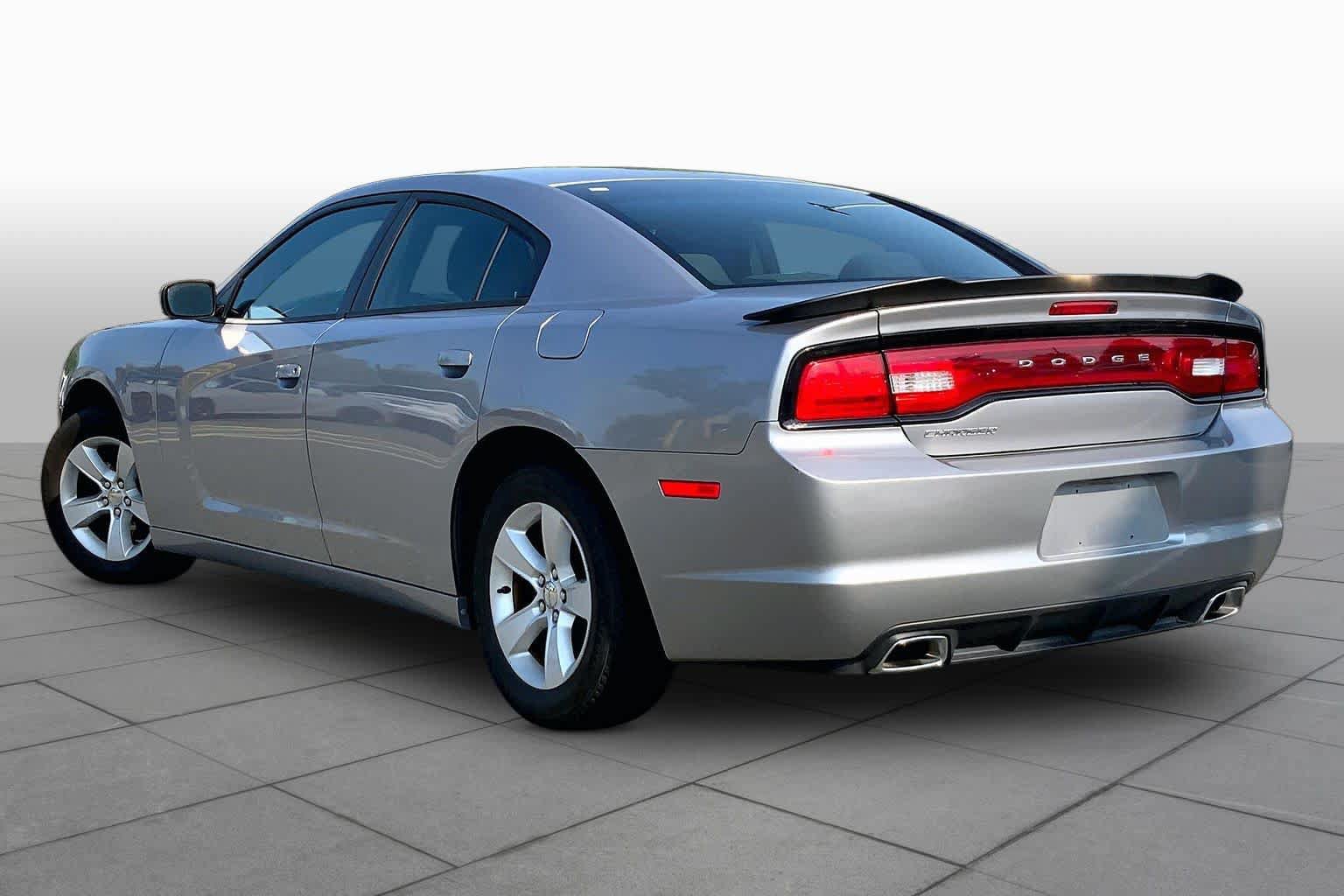 Used 2014 Dodge Charger SE RWD image 12