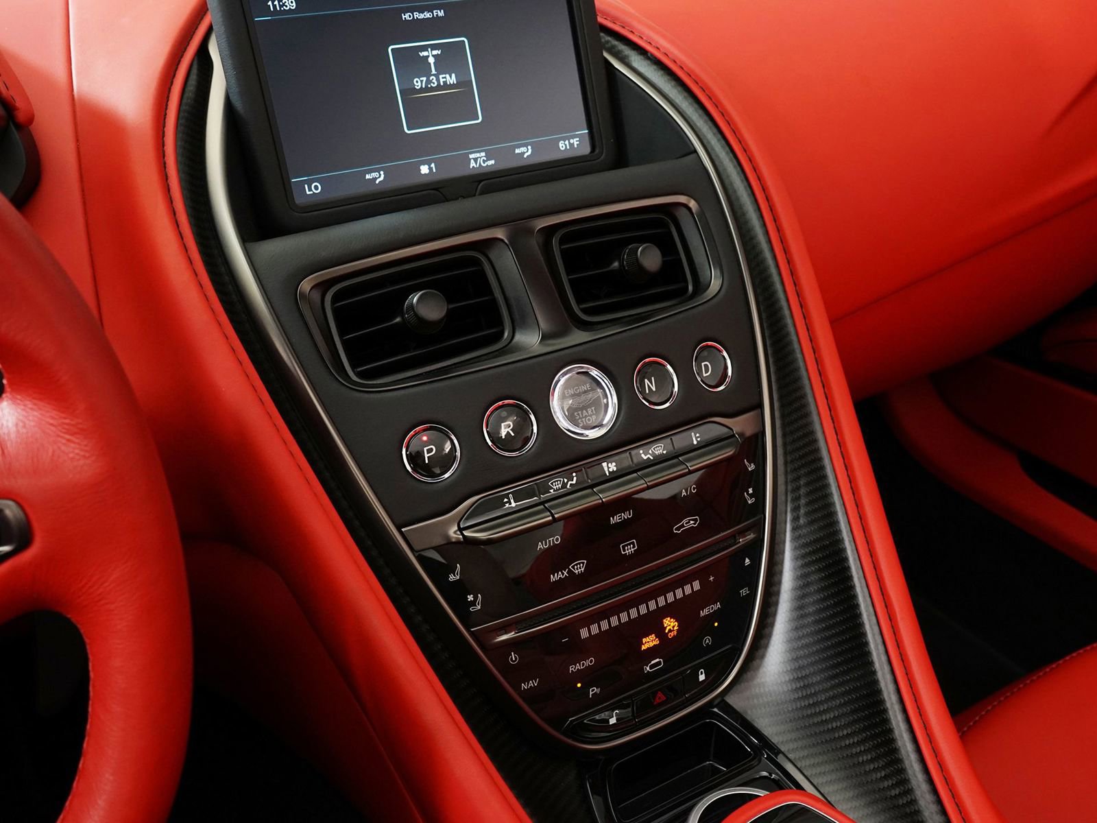 Used 2022 Aston Martin DBS Superleggera Volante image 21