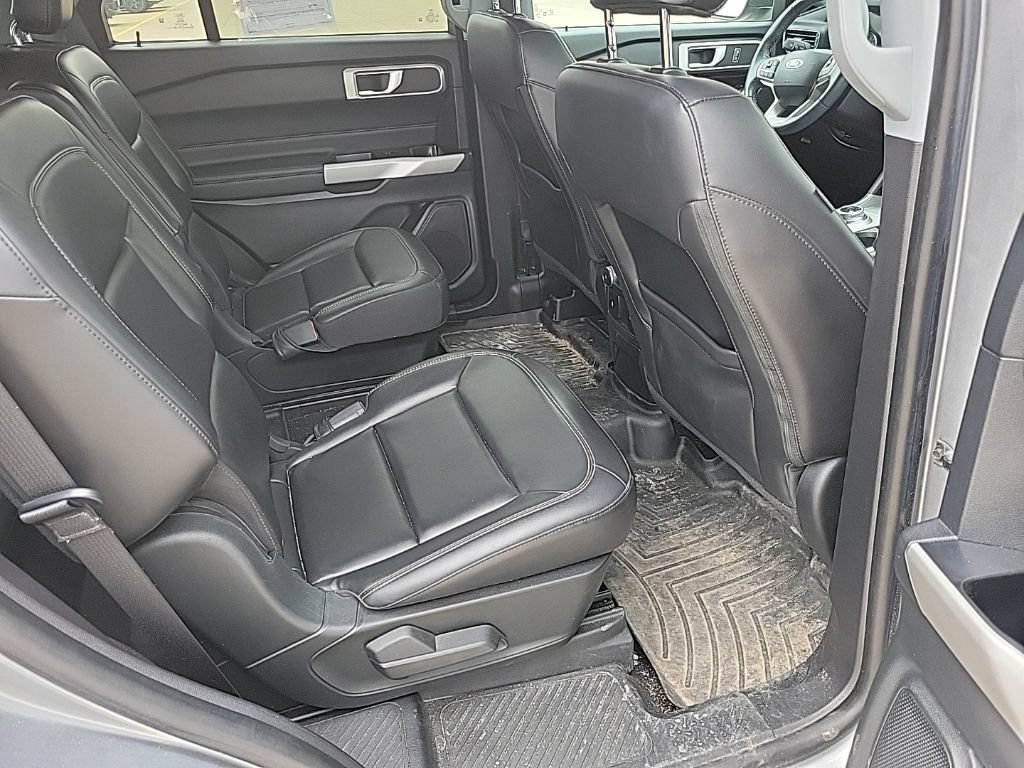 Used 2022 Ford Explorer XLT w/ Equipment Group 202A AWD/4WD image 11