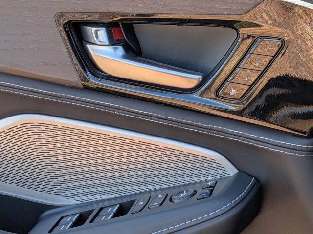 Used 2023 Acura MDX SH-AWD w/ Advance Package image 3