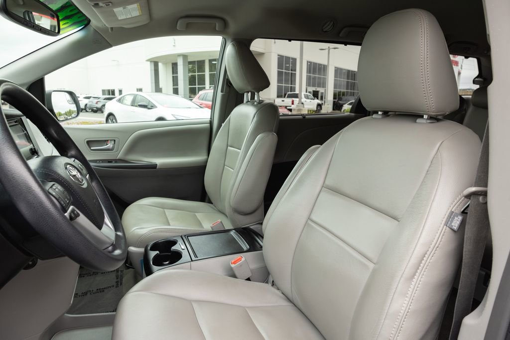 Used 2017 Toyota Sienna LE FWD image 11