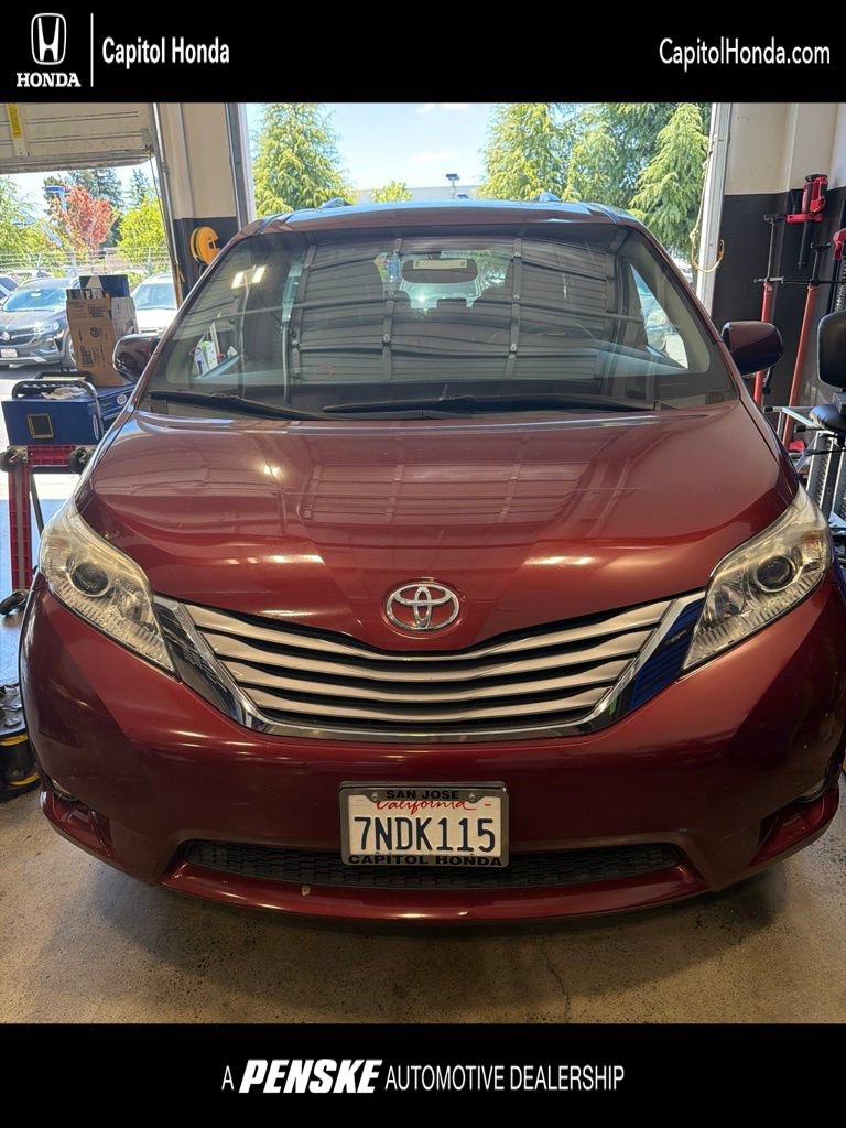 Used 2015 Toyota Sienna XLE w/ XLE Navigation Package FWD image 1