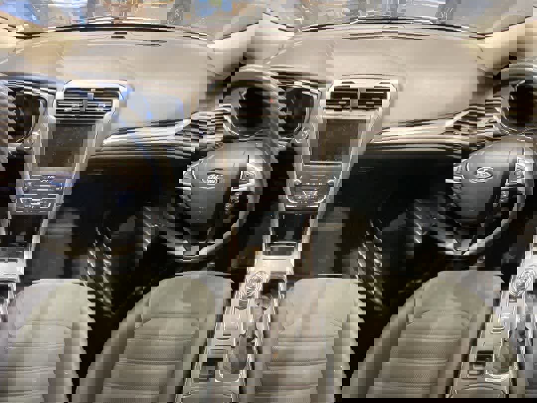 Used 2020 Ford Fusion SE image 23