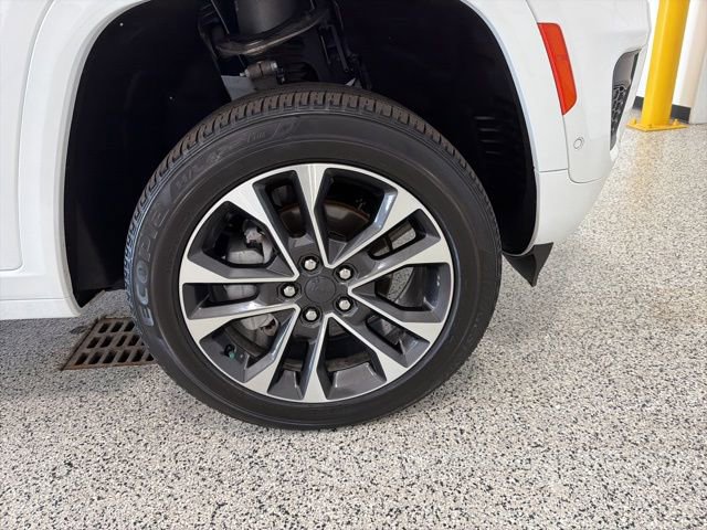 Used 2023 Jeep Grand Cherokee Overland w/ Adv Protech Group III image 38