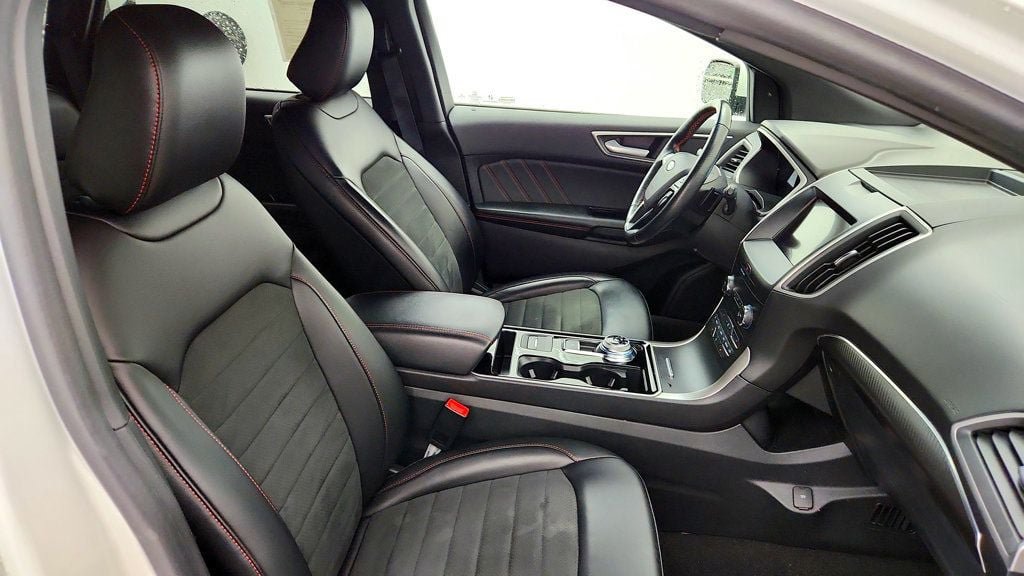 Used 2020 Ford Edge ST-Line w/ Cold Weather Package AWD/4WD image 24