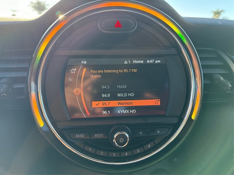 Used 2019 MINI Cooper 4-Door Hardtop w/ Signature Upholstery Package image 12