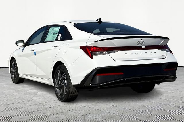New 2025 Hyundai Elantra SEL image 3