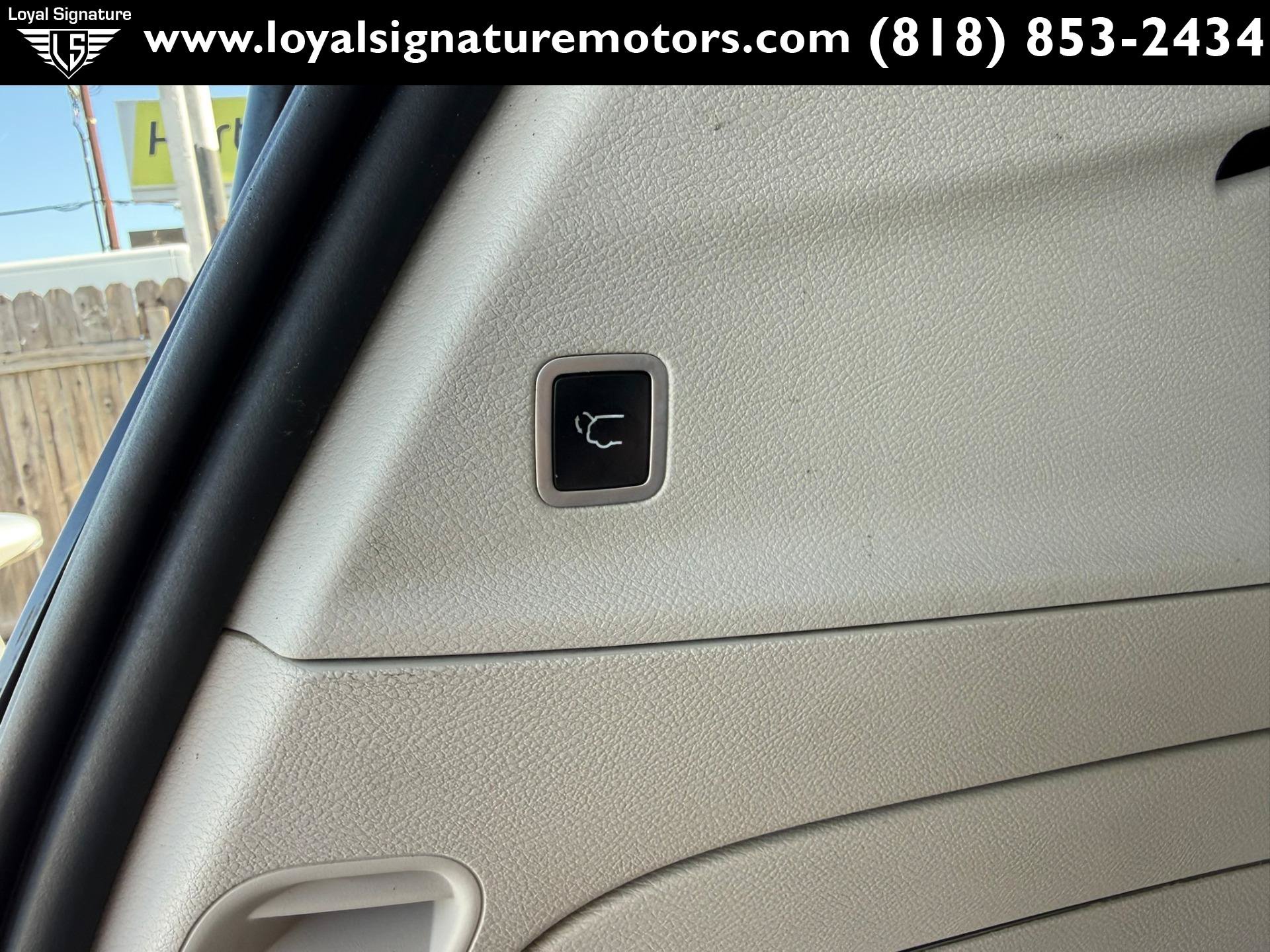 Used 2018 Chrysler Pacifica Limited w/ Advanced Safetytec Group FWD image 12