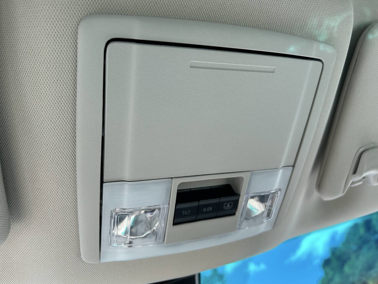 Used 2017 Ford Explorer Platinum image 30