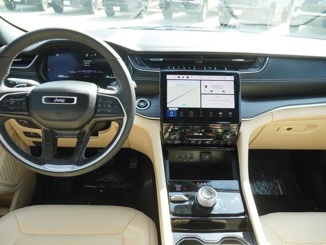 Certified 2023 Jeep Grand Cherokee Limited AWD/4WD image 14
