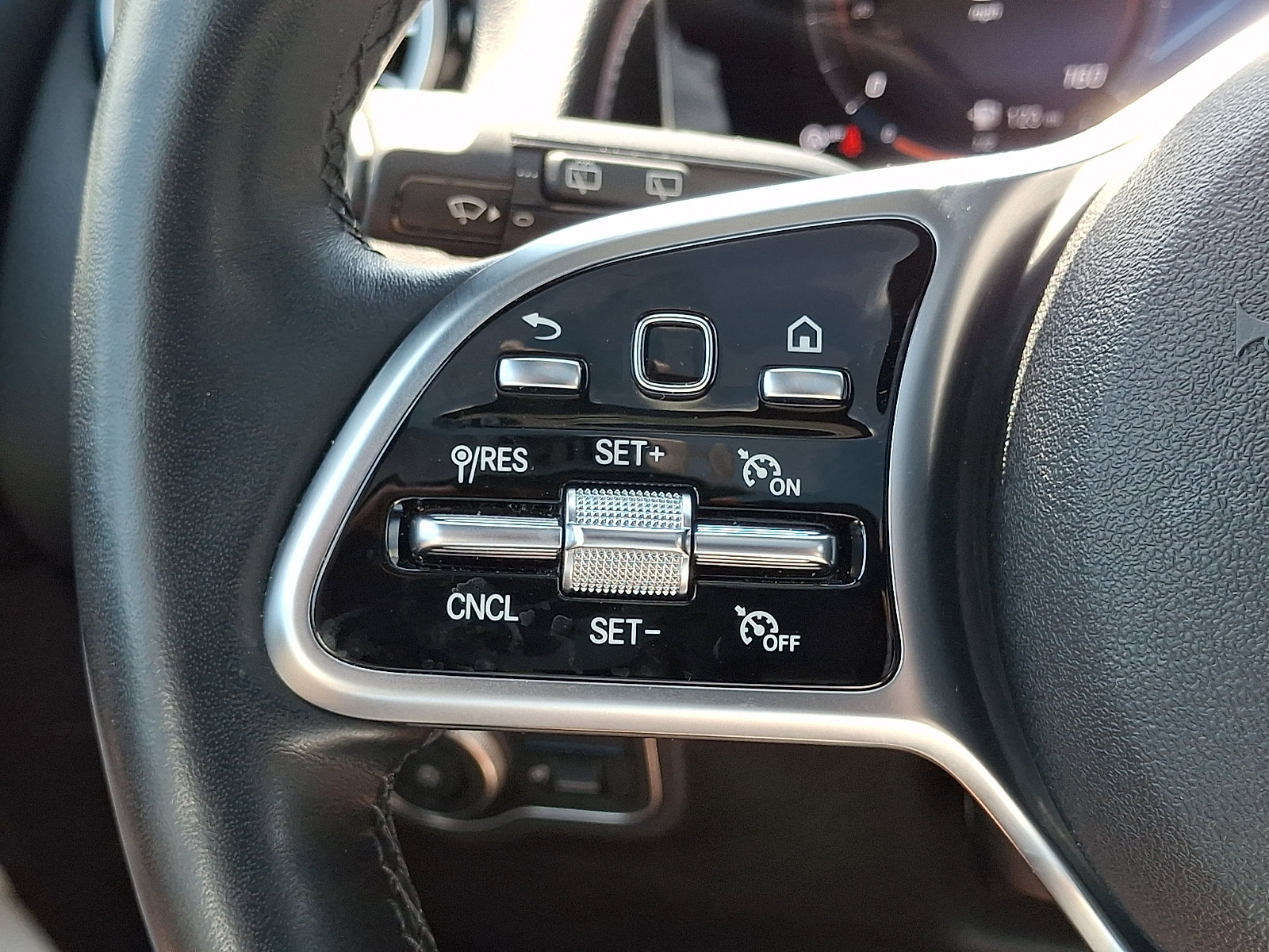 Certified 2023 Mercedes-Benz GLB 250 4MATIC image 23
