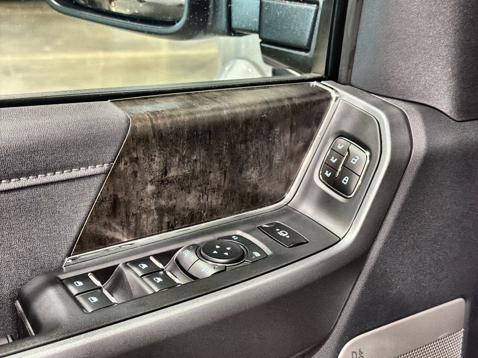 New 2026 Ford F250 Lariat w/ Black Appearance Package image 38