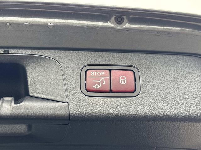 Used 2020 Mercedes-Benz GLC 300 4MATIC image 13