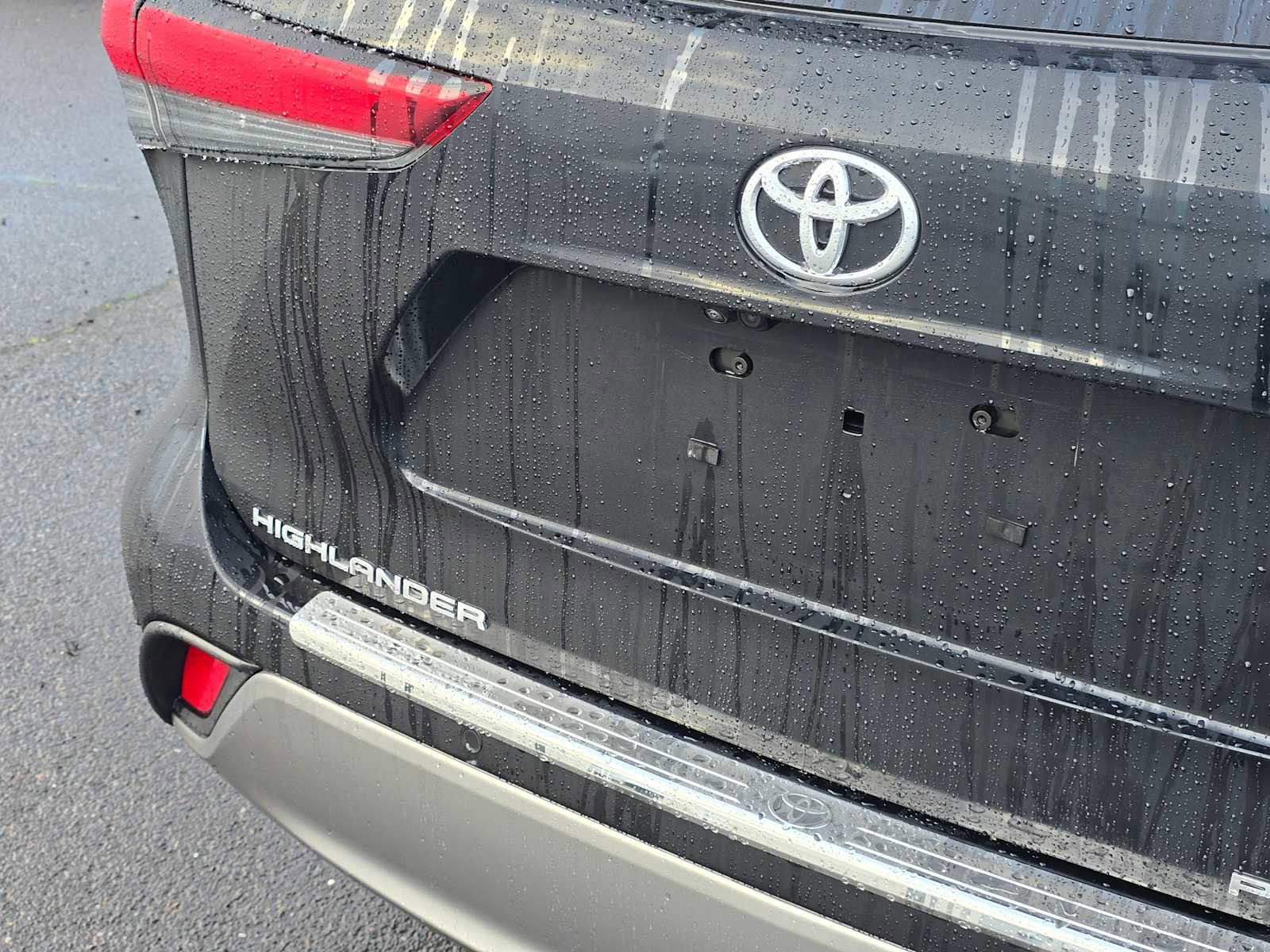 Used 2024 Toyota Highlander Platinum image 16