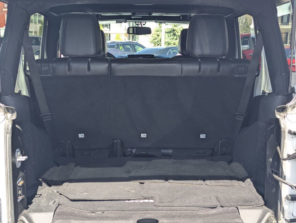 Used 2015 Jeep Wrangler Unlimited Sahara AWD/4WD image 33