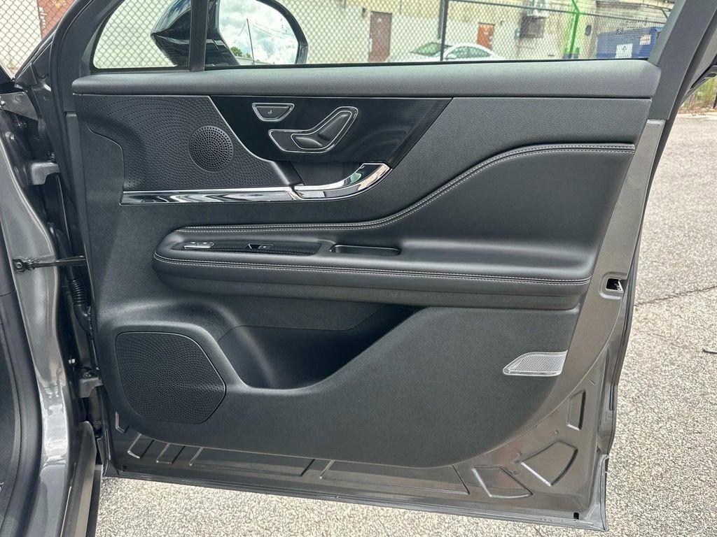 New 2025 Lincoln Corsair FWD w/ Equipment Group 101A image 14