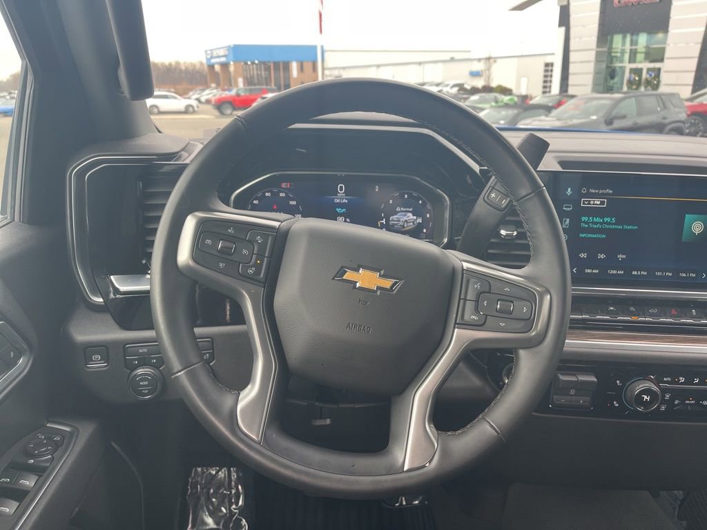 Used 2025 Chevrolet Silverado 1500 LT image 17
